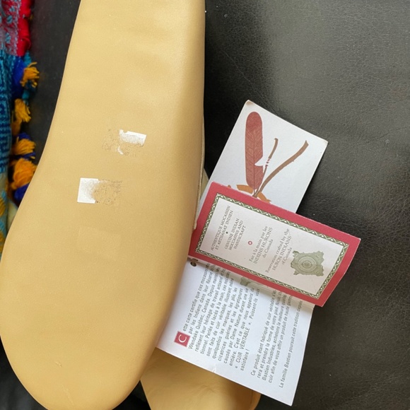 Hiawatha leather Moccasins - Picture 2 of 5